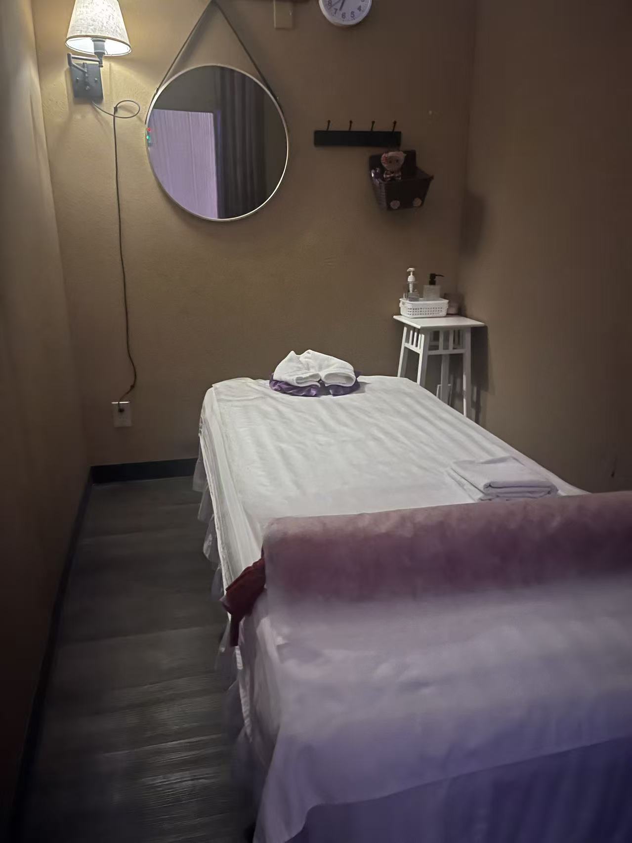 Single massage room